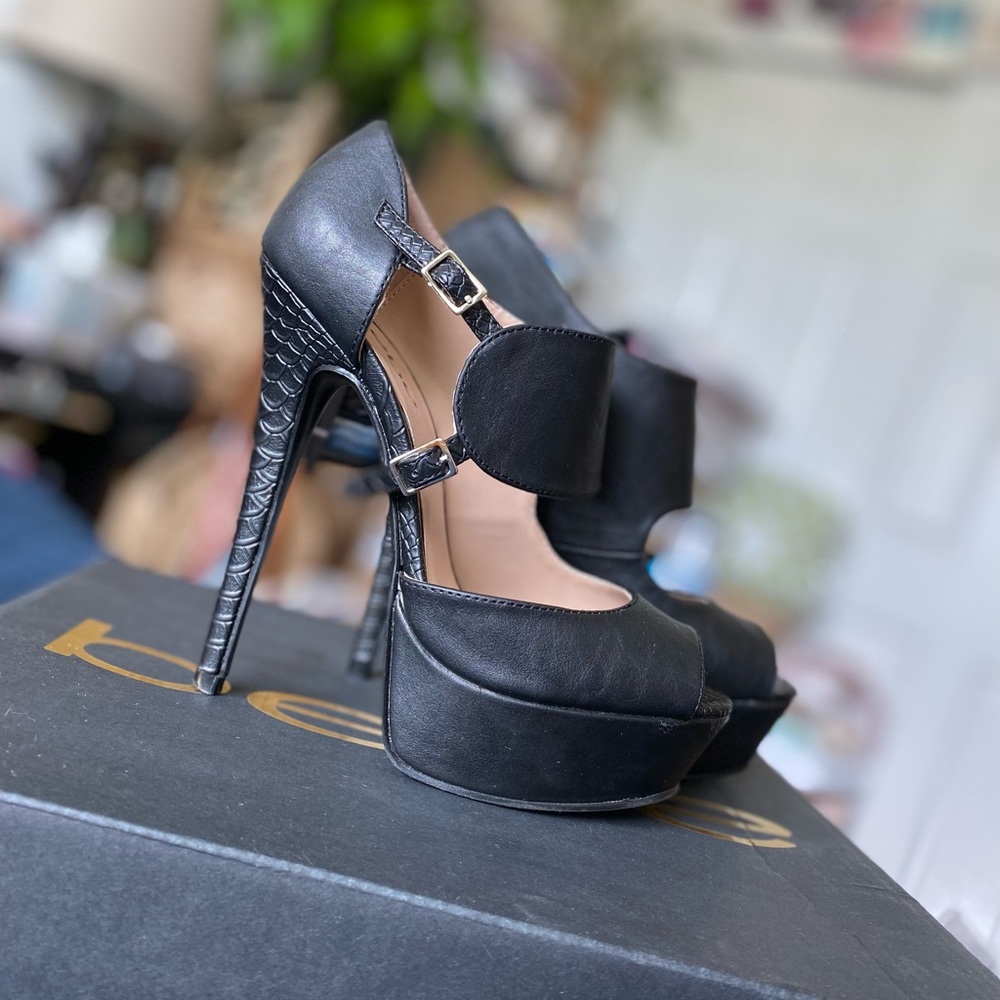 Bebe Black Amayaa Heels Sz 7